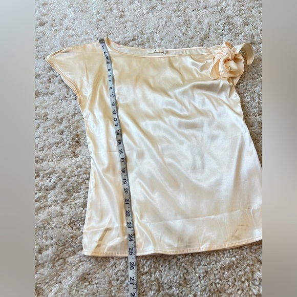 Vidussa off-white cream satin short sleeve off the shoulder top size small NWT - Picture 8 of 9